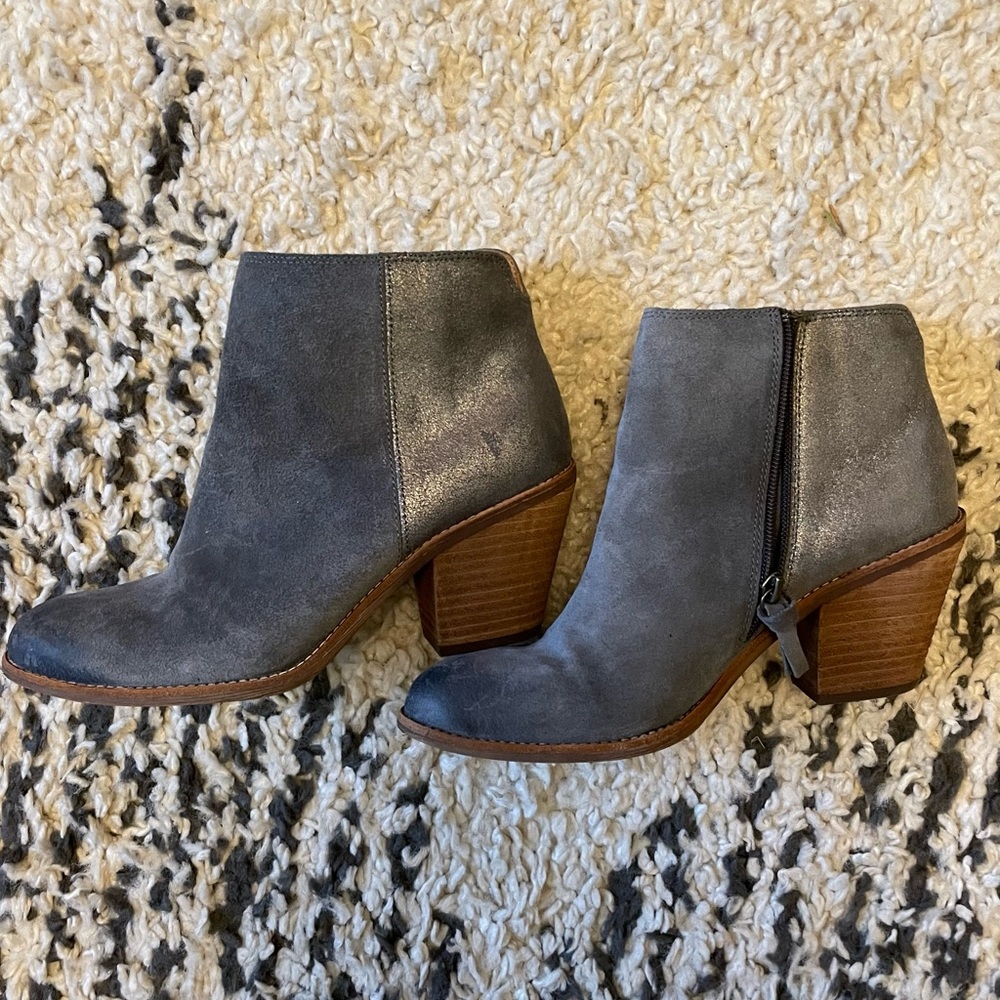 Söfft Canelli Suede Ankle Boots Gray & Metallic Silver Size 9